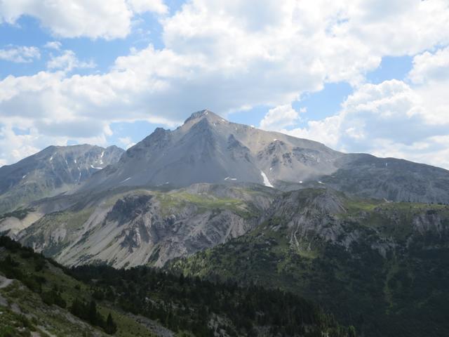 während dem wandern blicken wir auf den Piz Daint. Dort oben standen wir auch schon