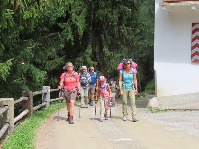 doch das Tal ist so schön, dass wir es in aller Ruhe zu Fuss erwandern wollen