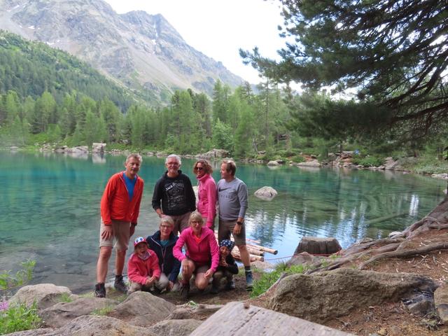 Gruppenfoto beim See