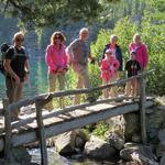 Gruppenfoto bei der Holzbrücke am Saoseo See