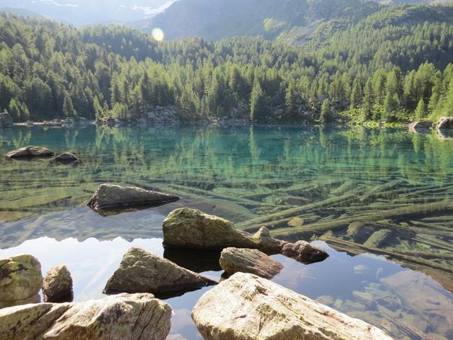 wir erreichen den Lago 2030 m.ü.M. Still liegt er in seinem Bett am Fusse der Scima da Saoseo