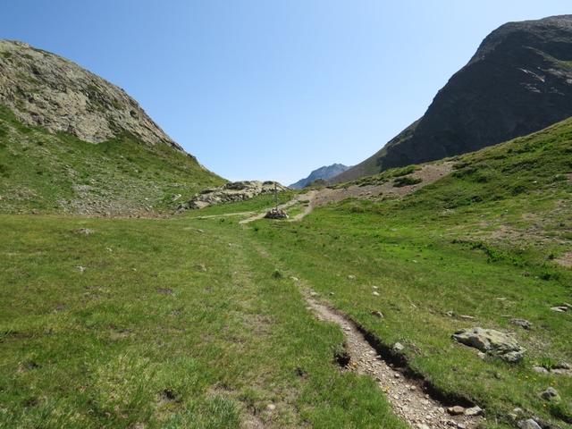 ...und zeitgleich zur namenslosen Grenze Schweiz-Italien