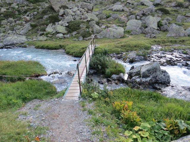 auf gleichem Weg wie wir am Vortag (Etappe 2) zur Jamtalhütte gelaufen sind,...