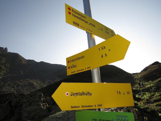 hier sind wir am Vortag vom Futschölpass hinzu gestossen. (Siehe Etappe 2 zur Jamtalhütte)