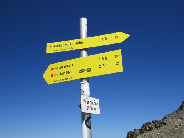 Wegweiser auf dem Kronenjoch. Unser Tagesziel die Heidelbergerhütte rückt näher