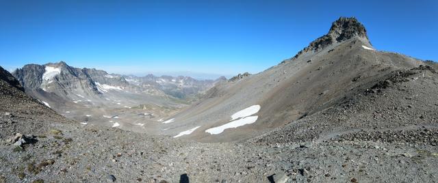 Panorama ins Jamtal, von wo wir aufgestiegen sind. Links der Hängegletscher Vadret Futschöl, rechts die Krone