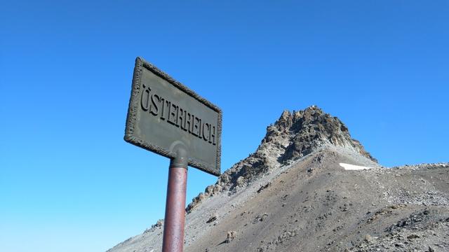 der Kronenjoch ist zugleich Grenze zwischen Österreich und der Schweiz