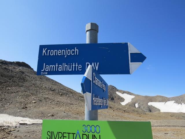 Wegweiser bei Punkt 2955 m.ü.M.