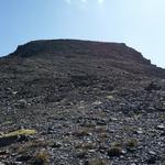 wir lassen die Rucksäcke bei Wegweiser liegen, und nehmen den Gegenanstieg unter die Füsse