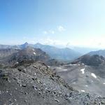 von hier oben geniessen wir ein traumhaftes Panorama in die Berge des Unterengadin