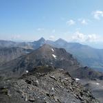 vor uns der Piz Davo Lais. Links am Horizont Piz Tschütta, rechts der Muttler der wir unterdessen besucht haben