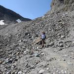 stellenweise etwas mühsam durchqueren wir diese karge Hochgebirgslandschaft. Unterhalb Punkt 2937 m.ü.M.