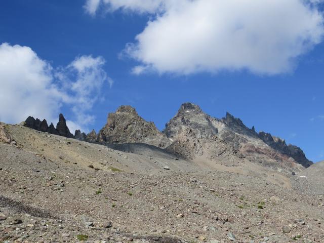 wir blicken hinauf Richtung Zahnspitze