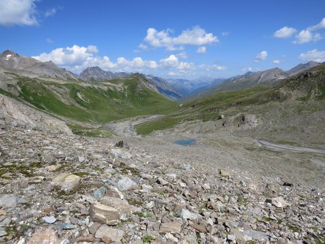 der Wanderweg führt uns alles weiter abwärts ins Val Fenga