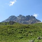 links von uns der Fluchthorn. Die ganze Bergspitze ist 2023 Richtung Jamtal abgestürzt