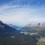 wir blicken auf die Seen bei St. Moritz und Silvaplana und in die Albula-Alpen