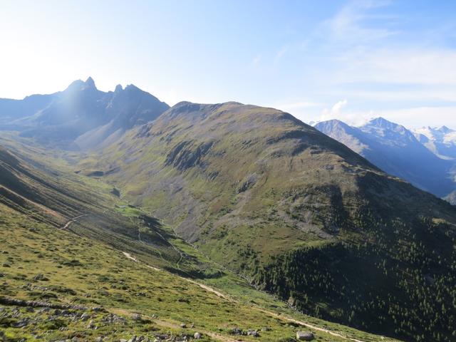 ...hoch oben vom Val Muragl, ein recht karges Hochtal