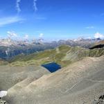 die Mühe lohnt sich. Das Panorama ist umwerfend. Piz Nair und Ot nur um ein paar zu nennen, sind gut ersichtlich