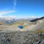 vom Sattel geniessen wir die prachtvolle Fernsicht Richtung Muotas Muragl und die dahinter liegende Bergkette