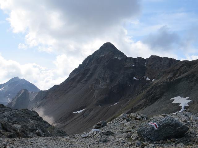 eindrucksvoll der Nahblick auf den Piz Languard der nun in unser Blickfeld kommt