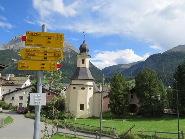 ...durchqueren das Dorf La Punt 1697 m.ü.M. und erreichen schlussendlich...