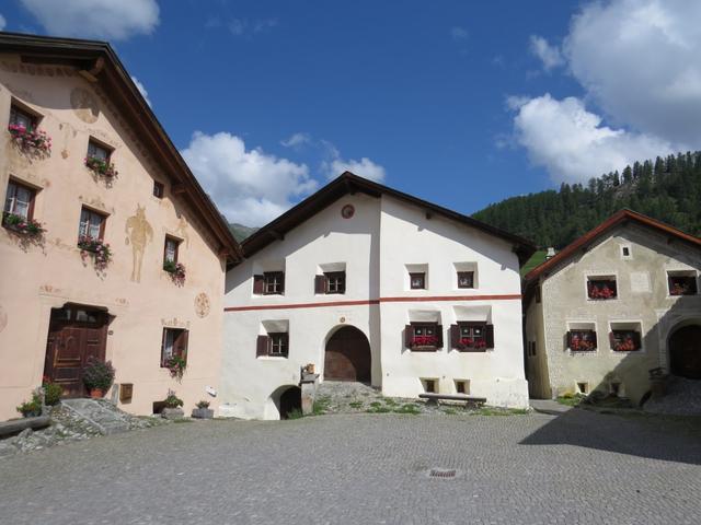 das Dörfchen Guarda 1654 m.ü.M., ein Schmuckstück alpiner Architektur...