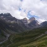 vor uns am Talende immer gut ersichtlich, der grosse und kleine Piz Buin