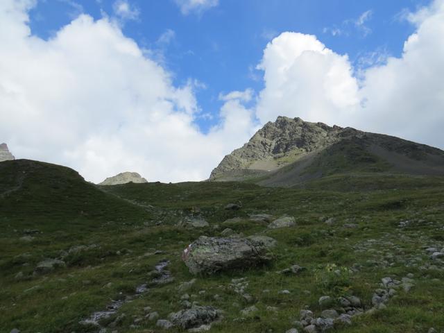 und zwar hinauf zur Furcletta und weiter ins Val d'Urezza. (Siehe Etappe 2 zur Jamtalhütte)