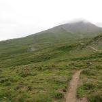 im dichten Nebel wandern wir aufwärts zum Berghang des Piz Davo Sassè