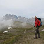 meine Maus findet die Wanderung wegen dem Nebel spannend und mystisch