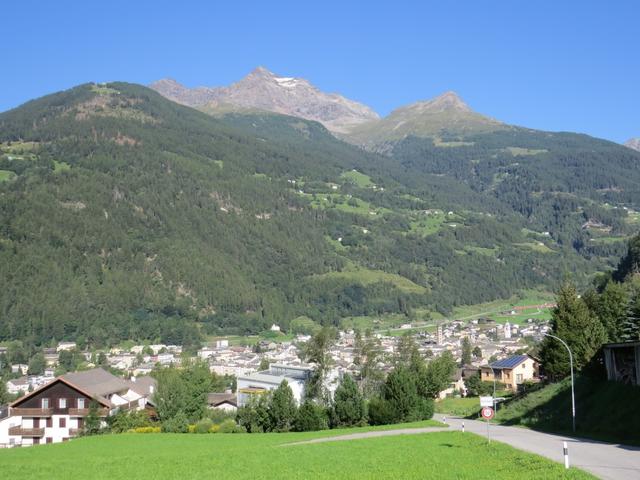 mit Poschiavo im Rücken, zieht sich der Weg mässig steil...