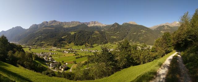 Breitbildfoto mit Blick ins Val Poschiavo. Bei Breitbildfotos nach dem anklicken, immer noch auf Vollgrösse klicken