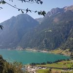 erstmals sieht man nun auch den Lago di Poschiavo in der Ebene liegen