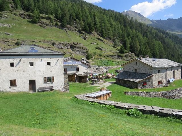 von der Kirche sind es nur zwei-drei Schritte bis zum Ristoro Alpe San Romerio