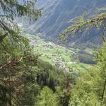 ...wobei sich immer wieder ein Blick hinunter ins Val Poschiavo bietet