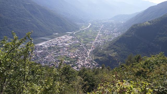 ...und mit einer unglaublich schönen Aussicht auf das Valtellina und Tirano