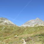 direkt vor uns der Piz Linard. Links von uns der Piz Glims