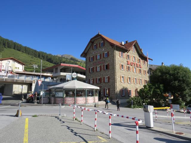 dank der Kabinenbahn von Motta Naluns neben dem Bahnhof der Rhätischen Bahn, im oberen Dorf von Scuol,...