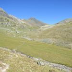 wir durchqueren das erste Bergtal, das Val Ruschna 2338 m.ü.M. Nach mal mässigem,...