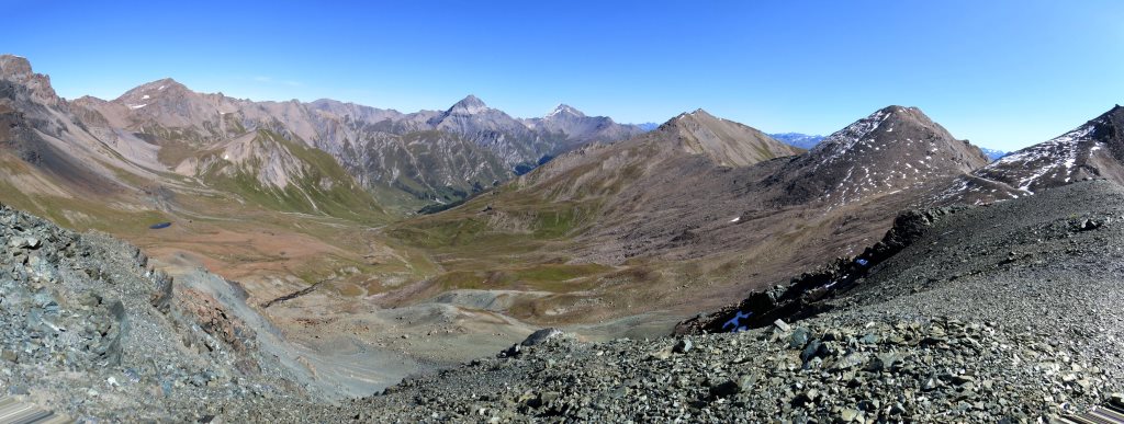 während dem Abstieg blicken wir in das Val Laver unser nächstes Zwischenziel