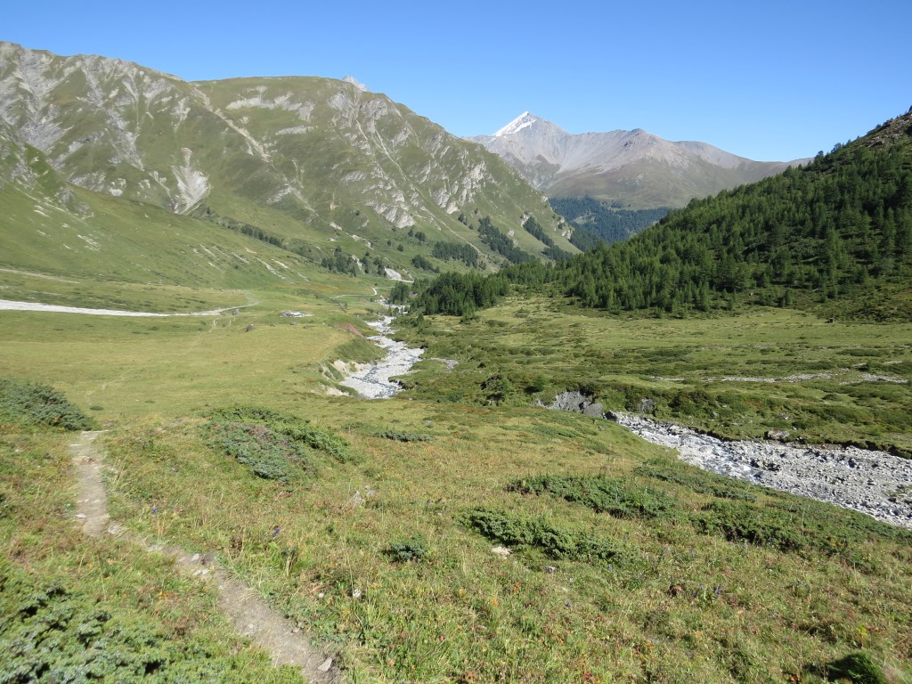 noch einmal geht es über eine Steilstufe abwärts zur Prà San Flurin, der Wiese des hl. Florian