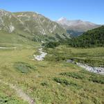 noch einmal geht es über eine Steilstufe abwärts zur Prà San Flurin, der Wiese des hl. Florian