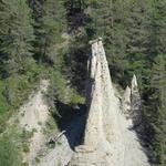 ...durch oben aufliegende Steinplatten vor der Erosion geschützt werden. Rutscht dieser Hut einmal herunter,...