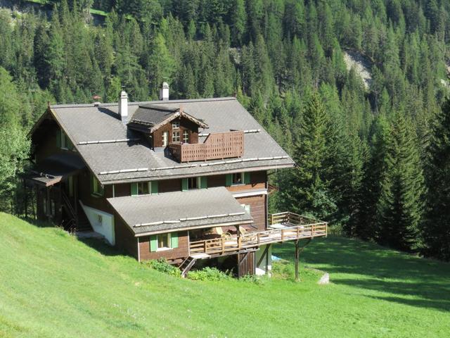 er kaufte daraufhin den Bauernhof und liess in der Nähe ein Chalet errichten, die Villa Mengelberg