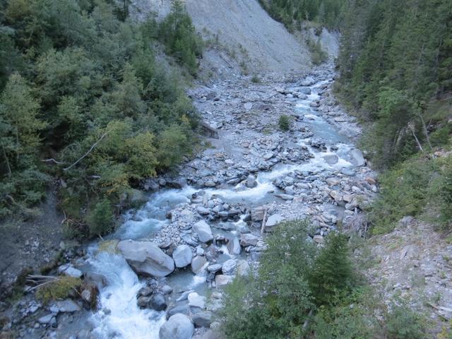 im Winter ist dieser Abschnitt durch das Val Sinestra geschlossen. Zu steil und zu gefährlich