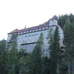 das imposante Gebäude das wie eine Burg inmitten der Wälder steht, wurde Anfang des 2o.Jh. für Trinkkuren erbaut