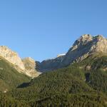 mit dem Postauto geht es, mit prächtiger Aussicht auf die Engadiner Dolomiten, zurück nach Scuol