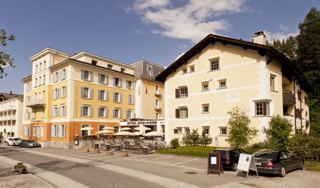 mit dem Auto geht es danach weiter bis nach Sils-Maria im Engadin, ins Hotel Edelweiss