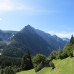 gut ersichtlich die Seilbahn zum Stausee. Sofort kommt uns die Wanderung zur Capanna da l'Albigna in den Sinn