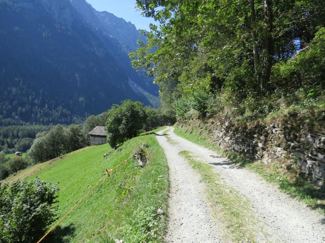 und dabei den Kontrast zwischen den schroffen Granitzacken um den Piz Badile, und die malerischen Orten zu geniessen